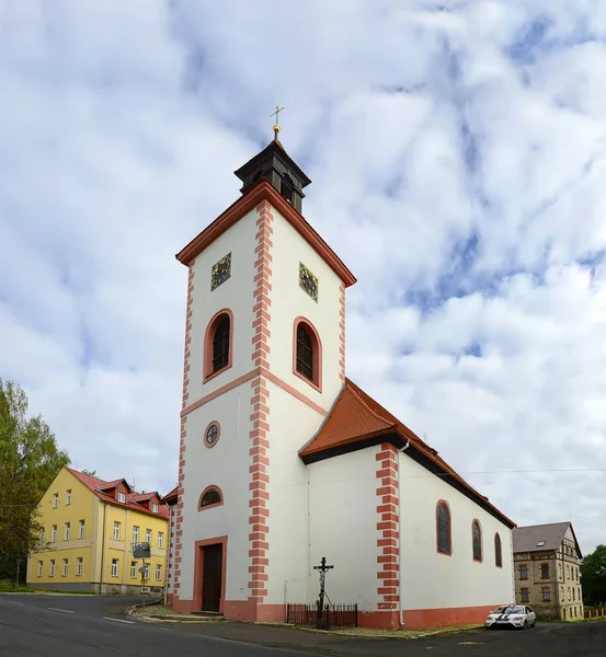 Iglesia Abertamy Abertamy Una Ciudad Distrito Karlovy Vary Situado Cresta — Foto de Stock