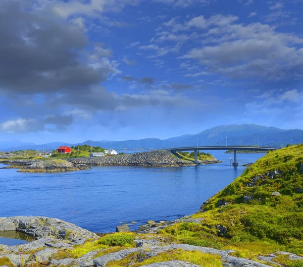 Світовий Знаменитий Атлантичний Міст Atlanterhavsvegen Дивовижним Видом Північні Гори Норвезький — стокове фото