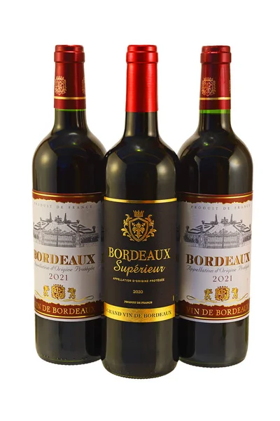 Fransa 'nın ünlü Bordeaux bölgesinden bir şişe kırmızı şarap.