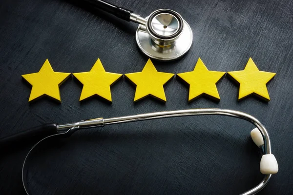 Five Yellow Stars Stethoscope Concept Patient Satisfaction — Stock Photo, Image