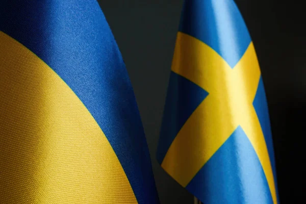 Kleine Vlaggen Van Oekraïne Zweden Zij Aan Zij — Stockfoto