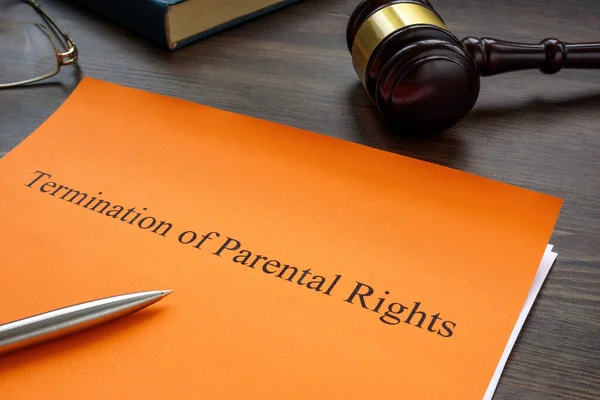 Dokumenty Dotyczące Wypowiedzenia Praw Rodzicielskich Sądzie — Zdjęcie stockowe