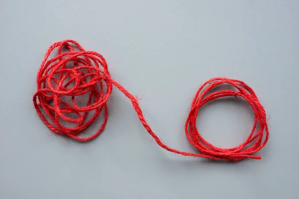 糸が絡まったボールから紡がれる 心理学と精神療法の概念 — ストック写真