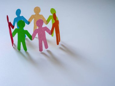 Kültürel bütünlük kavramı. Kağıt renkli figürler bir arada.