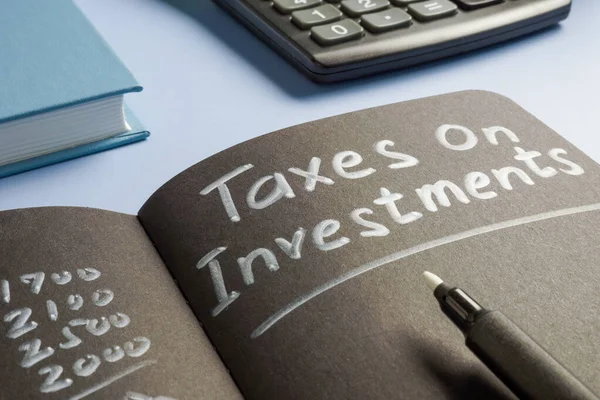 Податки Інвестиційний Напис Сторінці Ручка — стокове фото