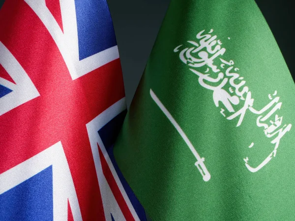 Banderas Pequeñas Gran Bretaña Arabia Saudita Lado Lado — Foto de Stock