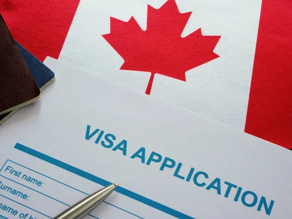 Blankett För Viseringsansökan Och Kanadas Flagg — Stockfoto