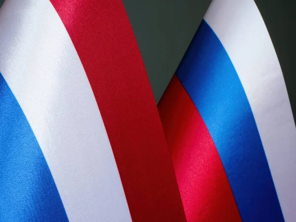 Малі Прапори Нідерландів Росії Символ Дипломатії — стокове фото
