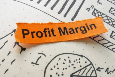 Çizelgede kar marjı yazan kağıt şeridi. Karlılık analizi kavramı.