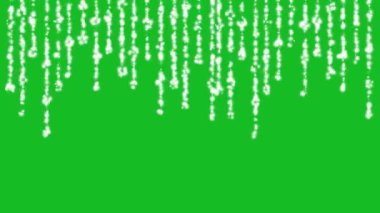Yeşil ekran arka planında parıltılı dekoratif ışık dizileri