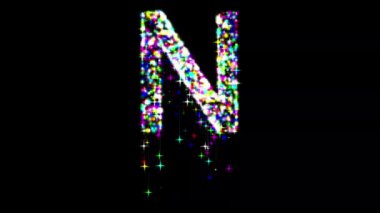 İngiliz alfabesi N, parlak renklerle parıldıyor ve kayan yıldızlar düz siyah arkaplan üzerinde