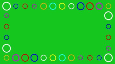 Yeşil ekran arkaplanındaki renkli daireler dekoratif çerçeve