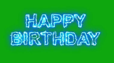 Yeşil ekran arka planında yıldırım enerjisi kıvılcımları olan Mutlu Yıllar metni