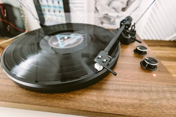 Vinyl Record Player Bright Lights Disco Bokeh Needle Vinyl Record — Stock Photo, Image