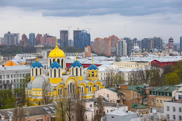 乌克兰基辅 2023年4月24日 基辅市和圣沃洛德梅尔大教堂的街道 — 图库照片