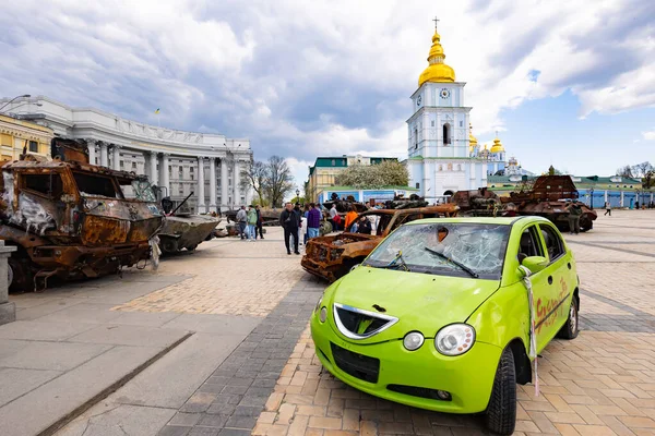 Kiev Ucrania Abril 2023 Vehículos Civiles Ucranianos Disparados Por Ejército —  Fotos de Stock