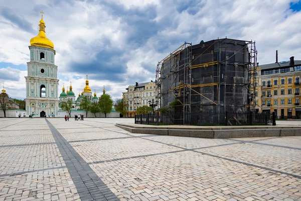 Kiev Ucraina Aprile 2023 Monumento Hetman Bohdan Khmelnytsky Coperto Scudo — Foto Stock