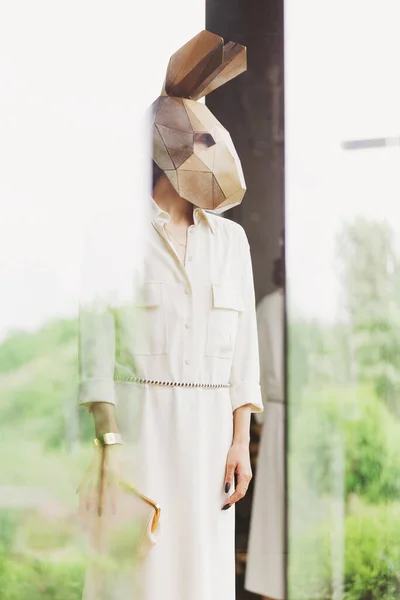 Modieuze Vrouw Met Konijnenmasker Het Interieur — Stockfoto