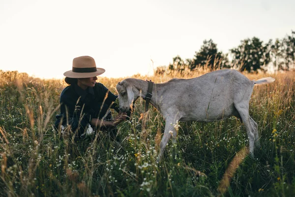 Young Woman Field Grazing Her White Goats Girl Goats Meadow — Stock Photo, Image