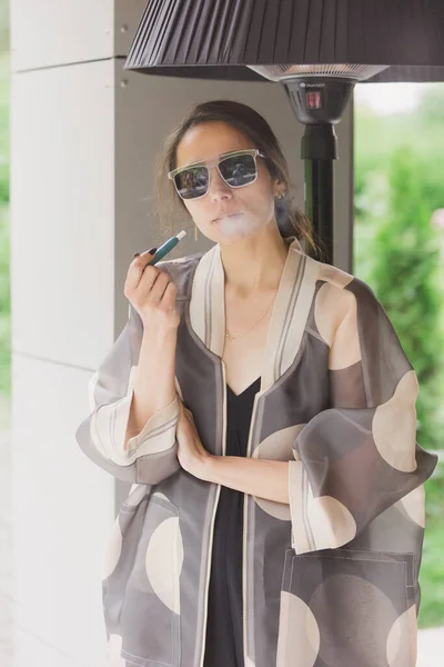 Beautiful Woman Smoking Electronic Cigarette Street — Stock Photo, Image
