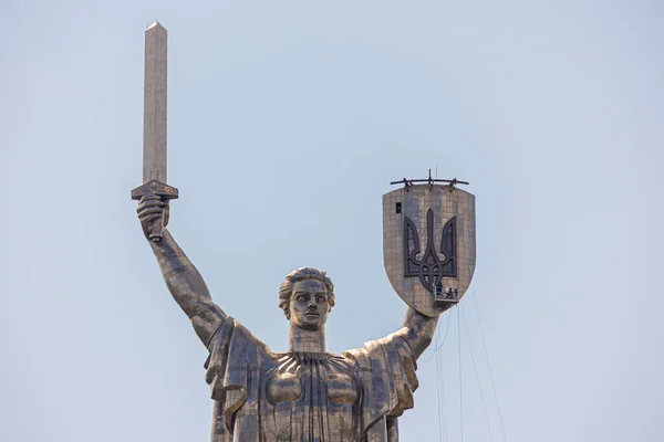 Kiev Ucrânia Agosto 2023 Brasão Armas Ucrânia Escudo Monumento Pátria — Fotografia de Stock