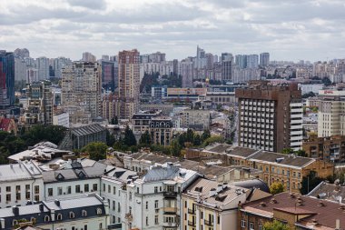 Kyiv, Ukrayna - 1 Ekim 2023: Kyiv şehri sokakları. Hava görünümü