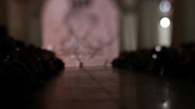 Boş Moda pistinin bulanık arkaplanı, odak dışı moda pisti.