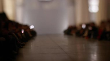 Boş Moda pistinin bulanık arkaplanı, odak dışı moda pisti.