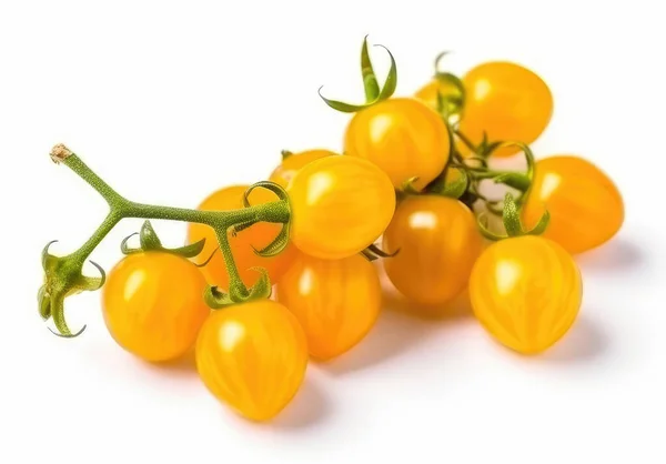 Tomat Ceri Kuning Pada Ranting Terisolasi Pada Latar Belakang Putih — Stok Foto