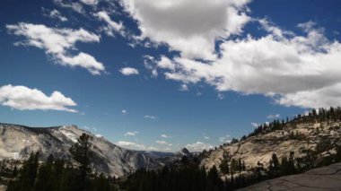 Olmstead Point 'ten Half Dome View, Clear Cloudy Blue Sky, Yosemite Ulusal Parkı. Yüksek kalite 4k görüntü