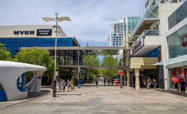 Forrest Place, Perth, Avustralya, Ocak 2020 'de Modern Alışveriş Merkezleri ve Reklamları ile Yaya Alanı