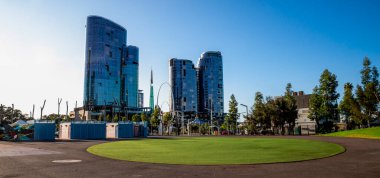 Elizabeth Quay Modern Skyline Yansıtıcı Binalar, Perth, Avustralya, Ocak 2020