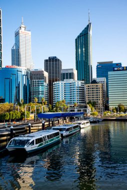 Elizabeth Quay Feribot Terminali Modern Şehir Arkaplanı ve Şirket Binaları, Perth, Avustralya, Ocak 2020