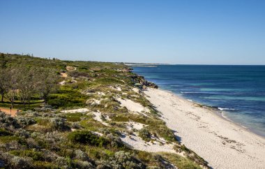 Sandy Beach ve Blue Ocean Waters ile Iluka, Perth, Avustralya, Mart 2020