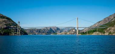Lysefjord 'daki Kudretli Köprü Fiyort, Stavanger, Norveç, Haziran 2018