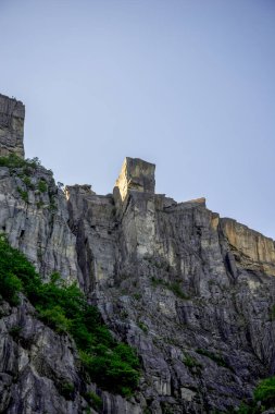 Lysefjord Fjord, Stavanger, Norveç, Haziran 2018 'den Majestic Pulpit Rock Ana Turist Çekimi