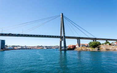 Bir Feribot, Stavanger, Norveç 'ten Modern Askı Köprüsü, Temmuz 2018