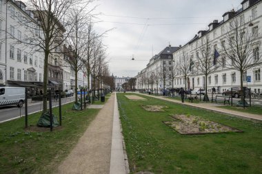 16 Nisan 2018 'de Kopenhag, Danimarka' da Ağaçlar ve Mimariyle Şehir Bulvarı