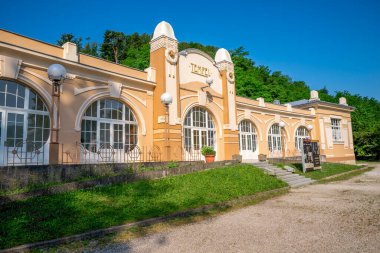 Arched Windows ve Vibrant Mimari, Rogaska Slatina, Slovenya Tarihi Tapınak Binası, 21 Haziran 2019