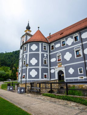 Olimje Manastırı Saat Kulesi ve Yan Girişi Küçük Köprü, Podcetrtek, Slovenya, 20 Haziran 2019