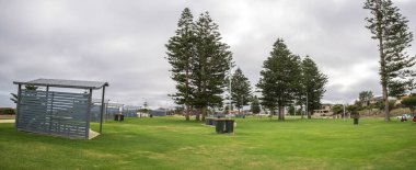 Mullaloo Sahili 'ndeki Serene Open Parkland ve Piknik Tesisleri, Perth, Avustralya, 12 Nisan 2020