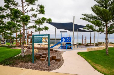 Mullaloo Sahili kıyısında Korsan Tema ve Gölgeli Oyun Alanının Çağdaş Oyun Alanı, Perth, Avustralya, 12 Nisan 2020