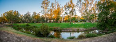 Lush Scenic Park Peyzajı 'ndaki En Büyük Roman Şişesi Turistik Alanı Geniş Görüş Alanı, Romanlar, Avustralya, 28 Kasım 2020