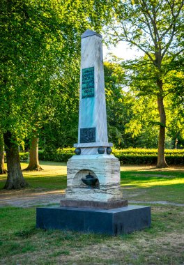 Kildeparken Parkı 'ndaki Tarihi Anıt Ağaç ve Yeşillik, Aalborg, Danimarka, 16 Temmuz 2018