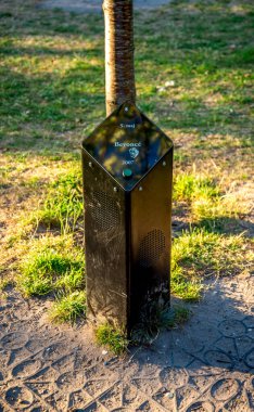 Açık hava konuşmacılarından biri Kildeparken, Aalborg, Danimarka 'da ünlü bir müzik parkında Popüler Şarkıcı Diva Song' u temsil ediyor, 16 Temmuz 2018