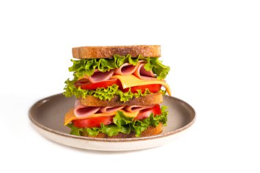 Jambonlu sandviç, peynirli, domatesli ve marullu.. 