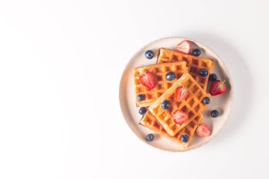 Kahvaltıda Belçika waffle 'ı. Tatlı yemek konsepti. 