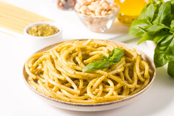 Massa Espaguete Com Molho Pesto Manjericão Caju Parmesão Ingredientes — Fotografia de Stock