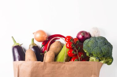 Sağlıklı beslenme geçmişi. Sebzeli kağıt torbada sağlıklı organik yiyecekler. Sıfır atık. 