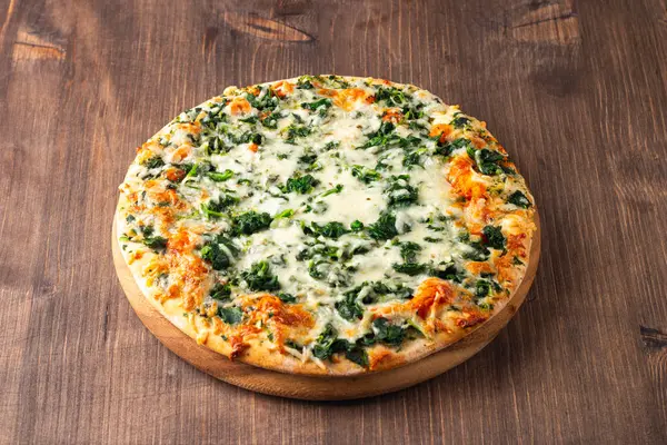 Vegetariánská Pizza Špenátem Rukolou Pestem Sýrem Parmezánem Italská Kuchyně Royalty Free Stock Obrázky